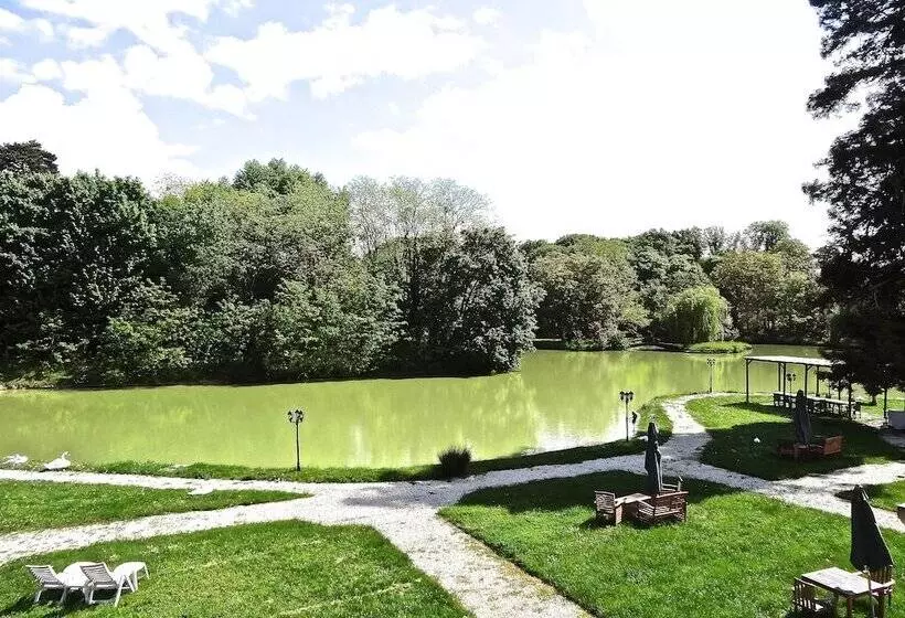 פנסיון Château Les Vallées