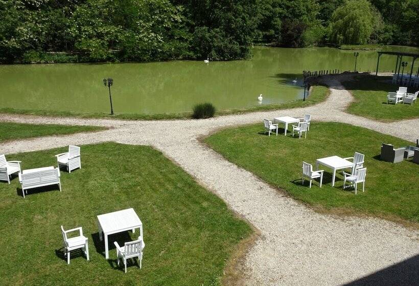 بنسيون Château Les Vallées
