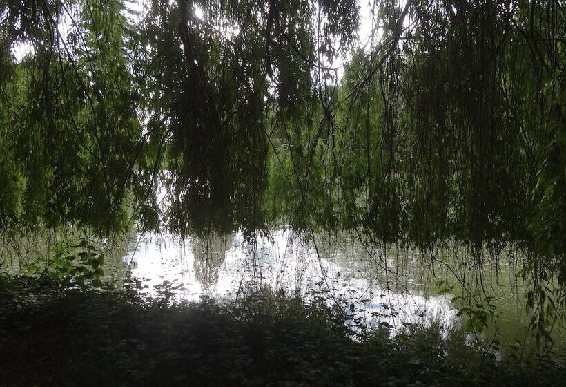 بنسيون Château Les Vallées