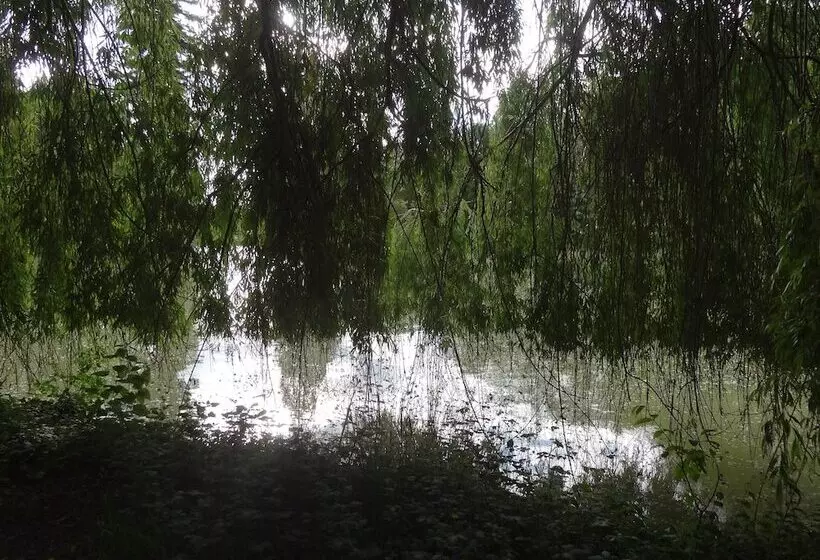 פנסיון Château Les Vallées