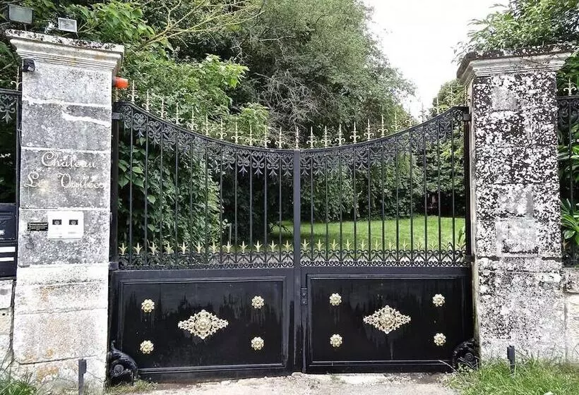 פנסיון Château Les Vallées