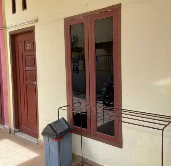 ユースホステル Arkan Kost Jambi