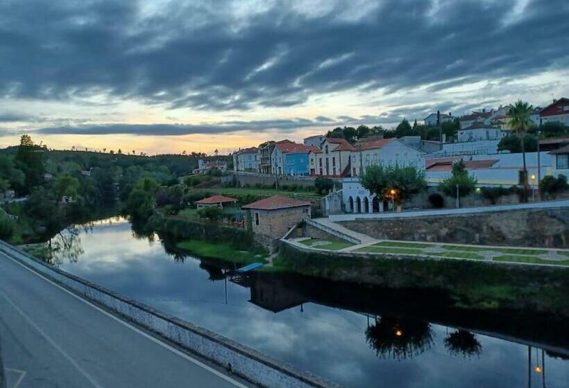 مبيت وإفطار Casa Da Ponte, Coja