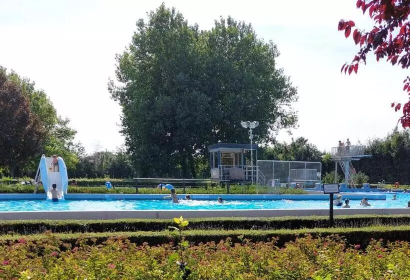 Aamiaismajoitus (B&B) Chalet Conference 6 Pers