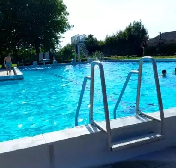 Aamiaismajoitus (B&B) Chalet Conference 6 Pers