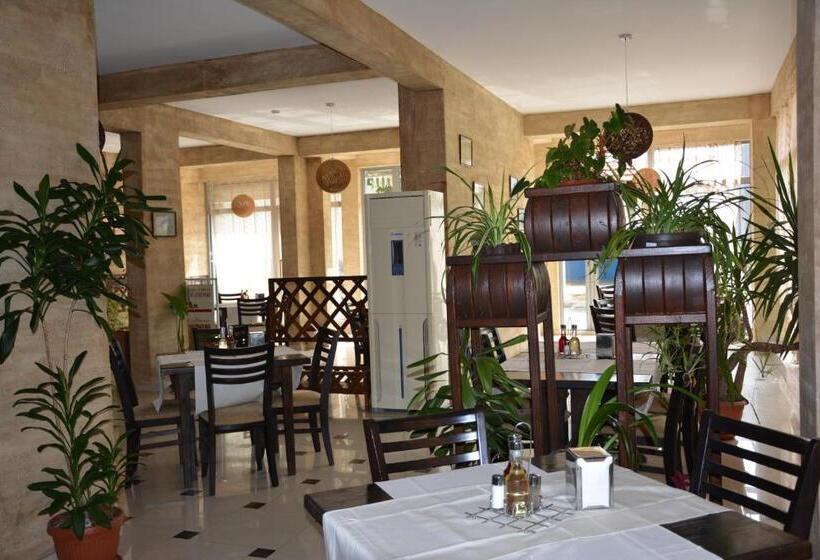 فندق семеен хотел детелини