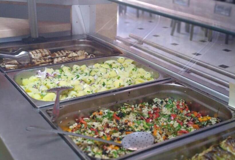 فندق семеен хотел детелини