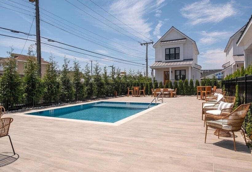 منتجع The Hen Houses