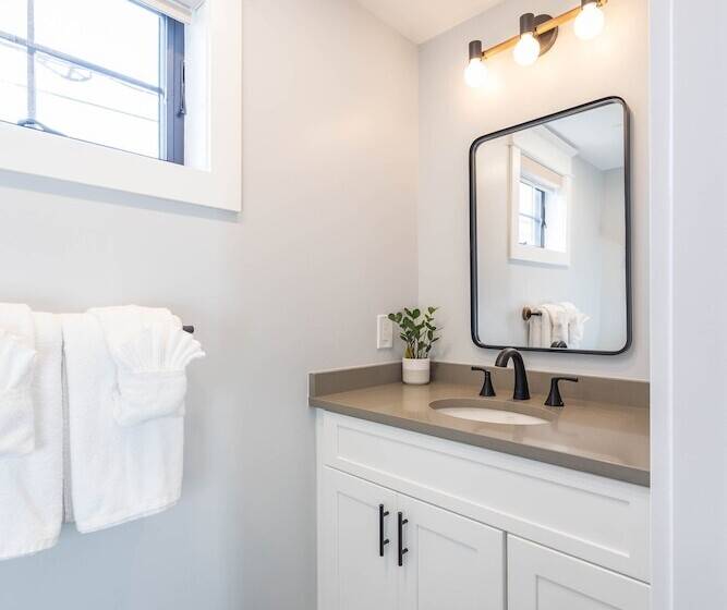 منتجع The Hen Houses