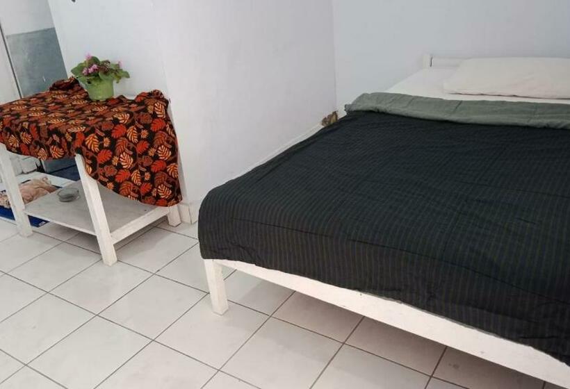هاستل Wisma Pondok Bambu