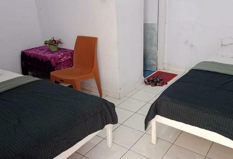 هاستل Wisma Pondok Bambu