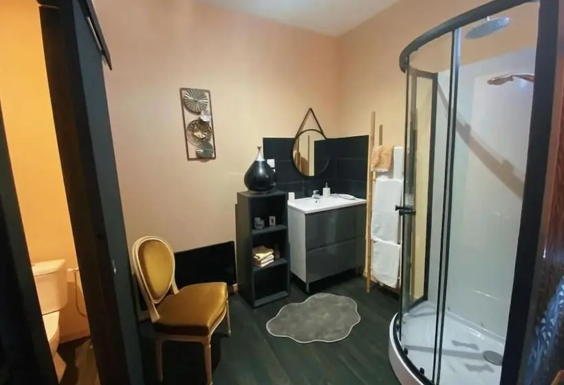 ベッドアンドブレックファースト Chambres D’hôte Au Chapeau Claque Cabaret