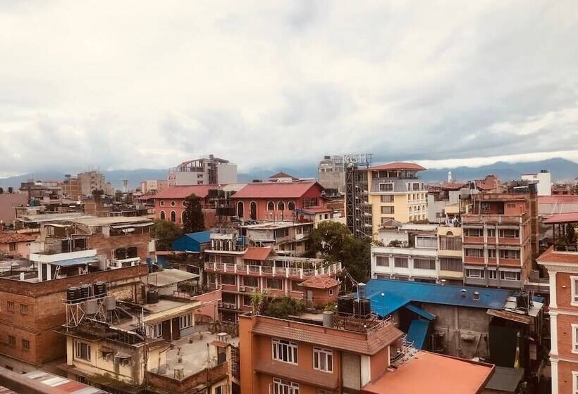 هتل Courtyard Pujan