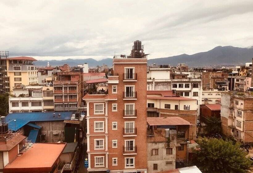 هتل Courtyard Pujan