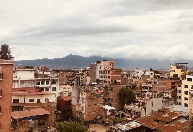 هتل Courtyard Pujan