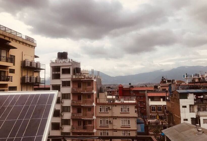 هتل Courtyard Pujan