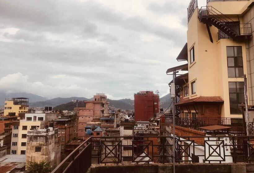 هتل Courtyard Pujan