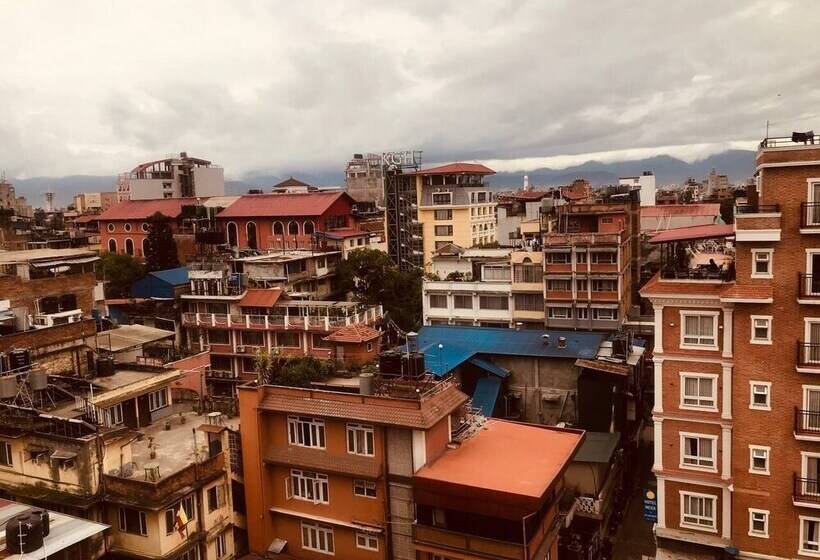 هتل Courtyard Pujan