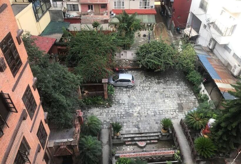 هتل Courtyard Pujan