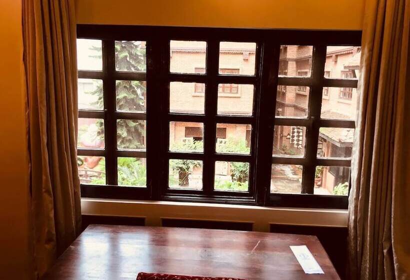 هتل Courtyard Pujan