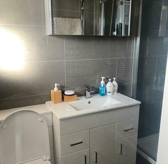 بنسيون Short And Long Night Stay Very Close To Gatwick And City Centre Private Airport Holiday Parking