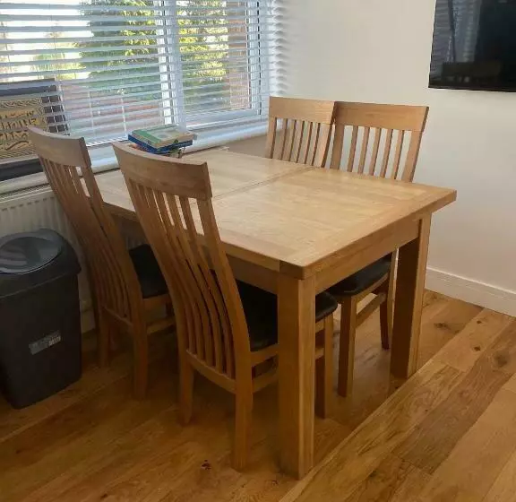 پانسیون Short And Long Night Stay   Very Close To Gatwick And City Centre   Private Airport Holiday Parking
