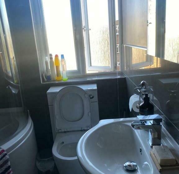 بنسيون Short And Long Night Stay Very Close To Gatwick And City Centre Private Airport Holiday Parking