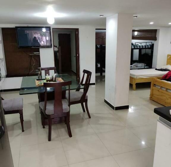 호스텔 Hostal Tejares