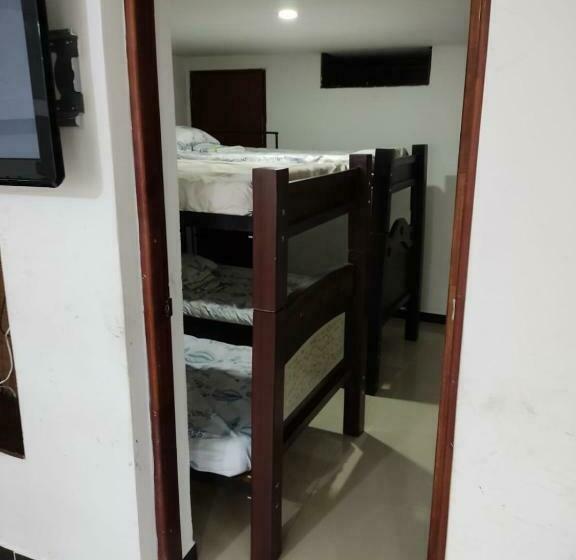 호스텔 Hostal Tejares