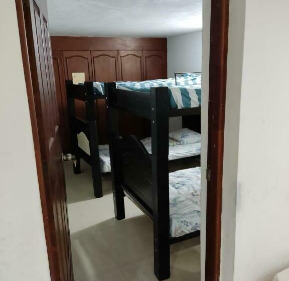 호스텔 Hostal Tejares