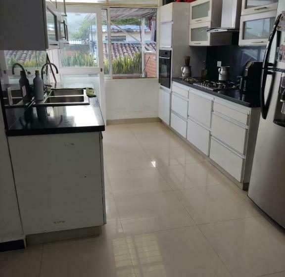 호스텔 Hostal Tejares