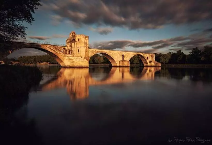 تختخواب و صبحانه Chez Fleur