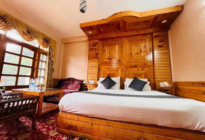 Snow Clad Riverview Hotel & Resort, Manali