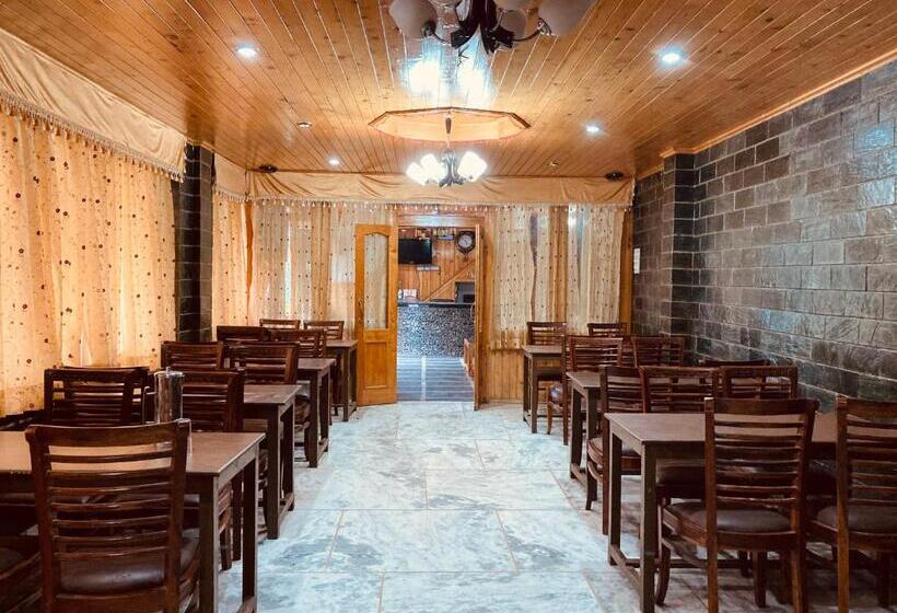 Snow Clad Riverview Hotel & Resort, Manali