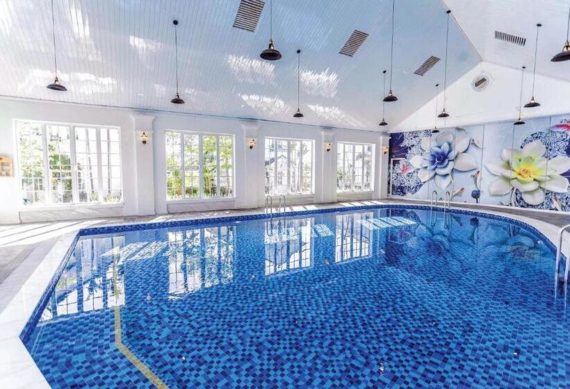 Отель Vườn Vua Resort & Villas