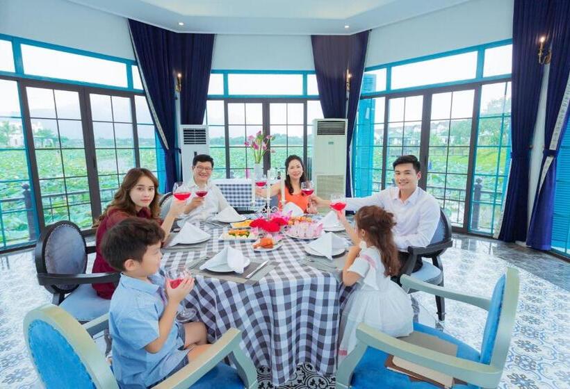Отель Vườn Vua Resort & Villas