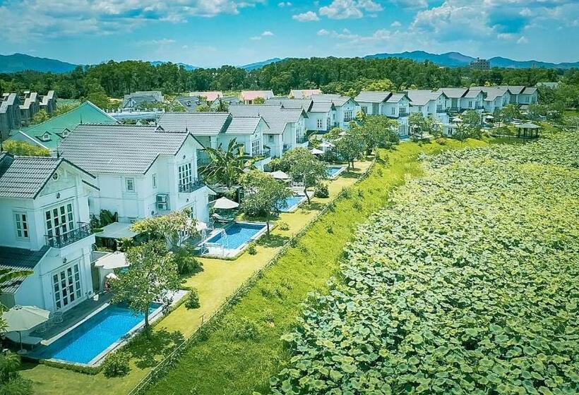 Отель Vườn Vua Resort & Villas