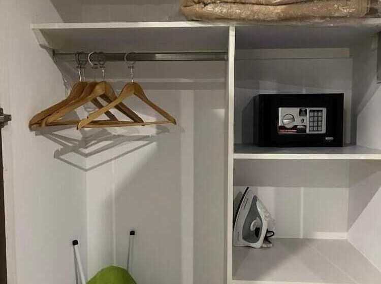 هتل Zújmú Business Boutique