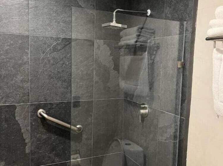 هتل Zújmú Business Boutique