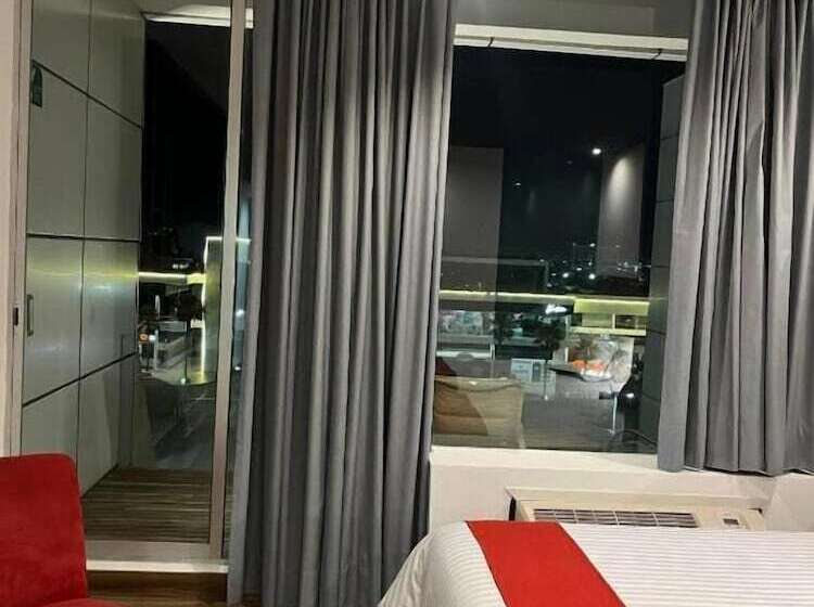 هتل Zújmú Business Boutique