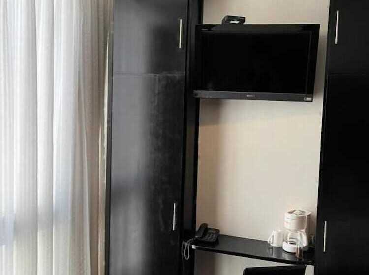 هتل Zújmú Business Boutique