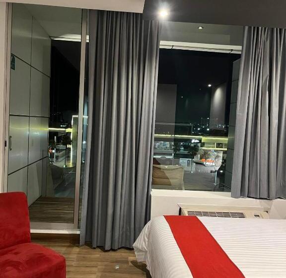 هتل Zújmú Business Boutique