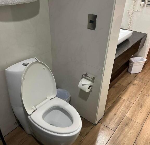 هتل Zújmú Business Boutique