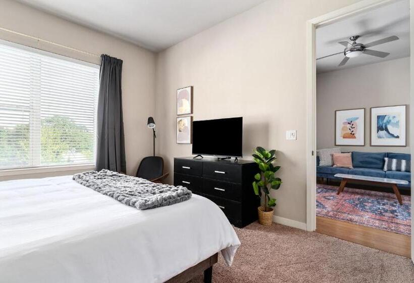 Lodgeur At Elan Med Center