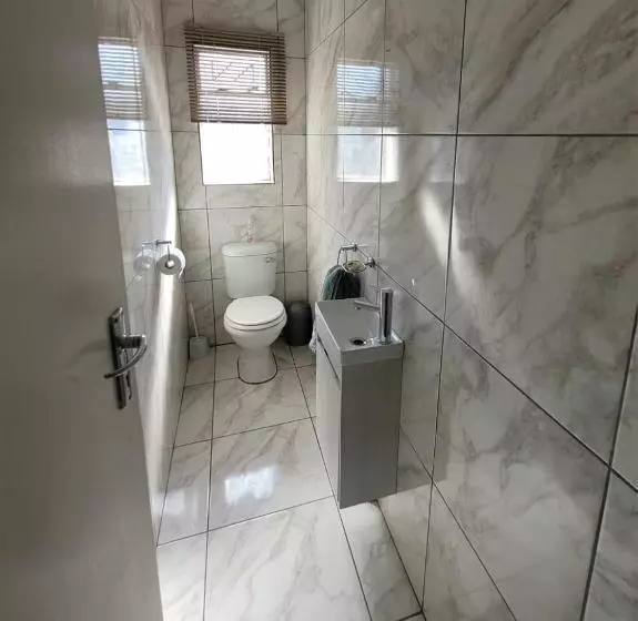 ペンション 29b Zebra Street   Inhimwe Guesthouse