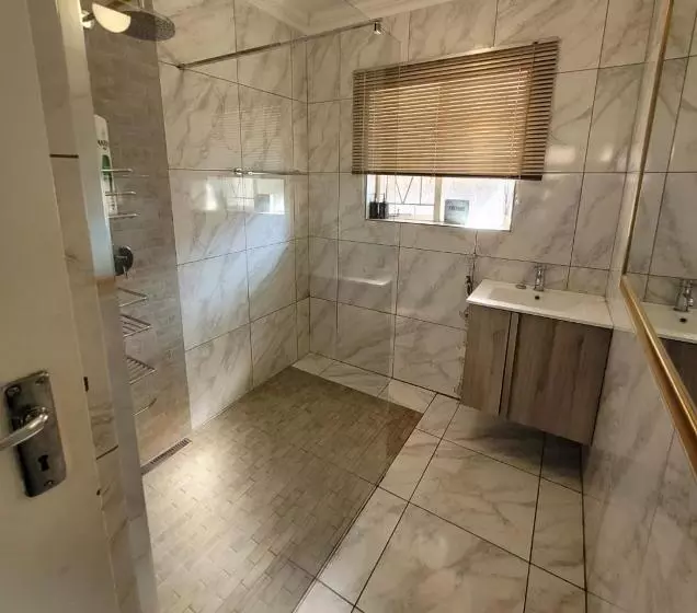 ペンション 29b Zebra Street   Inhimwe Guesthouse