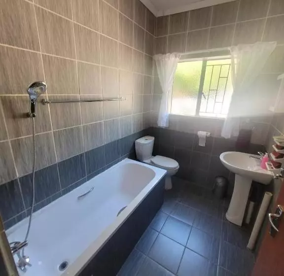 ペンション 29b Zebra Street   Inhimwe Guesthouse