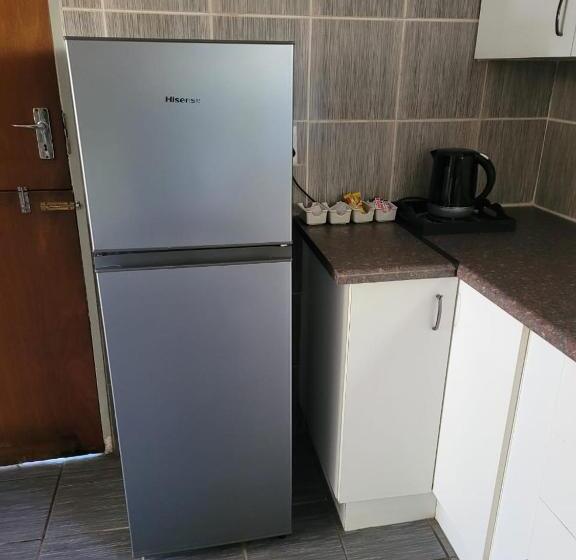 פנסיון 29b Zebra Street Inhimwe Guesthouse