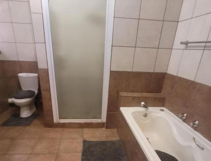 פנסיון 29b Zebra Street Inhimwe Guesthouse