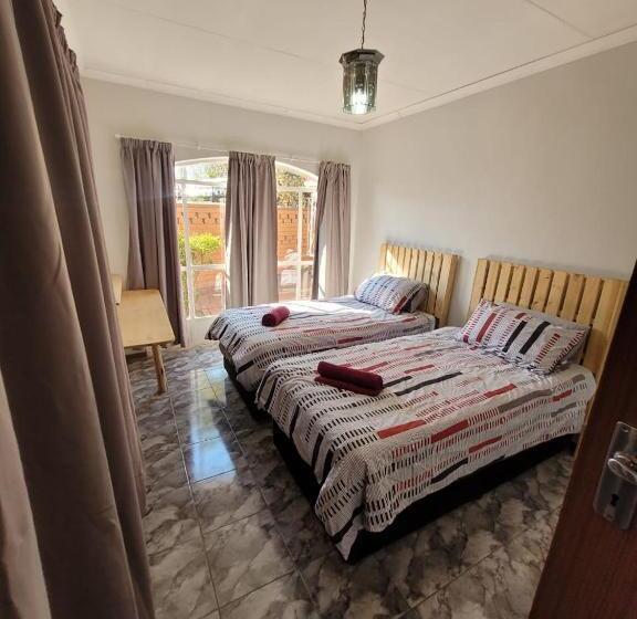 פנסיון 29b Zebra Street Inhimwe Guesthouse